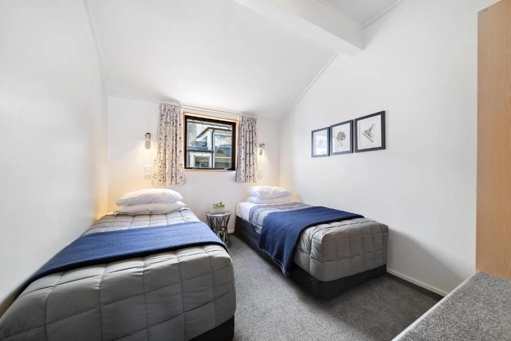 Two Bedroom Mountain View Apartment - photo 4